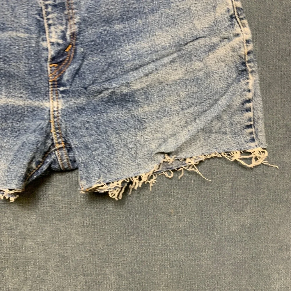 Levi's 550 Cut Off Shorts Womens 10M Blue Denim Relaxed Fit Frayed Hem Stretch
